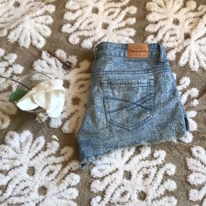 Adorable Aeropostale floral patterned shorts